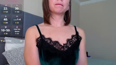 Shalynn online show from October 15, 2025, 4:29 pm