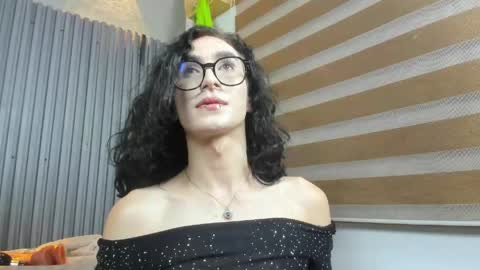 Snapshot of shammy_rosse chatting on May 17, 2026, 8:12 am shammy_rosse online show from May 17, 2026, 8:12 am