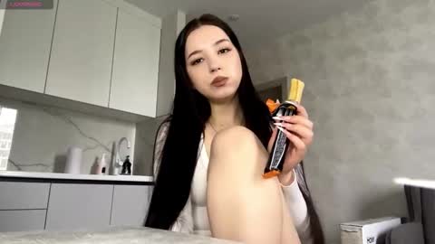 Viola online show from November 14, 2025, 6:45 am