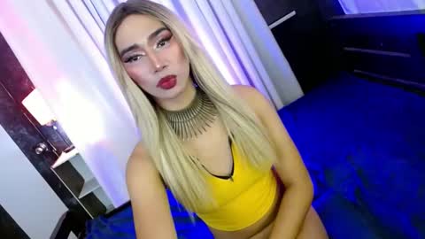 Snapshot of shane_hugexx chatting on February 25, 2025, 9:24 pm MISS SHANE online show from February 25, 2025, 9:24 pm