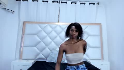 S H A N E L L E   online show from November 3, 2025, 1:34 pm