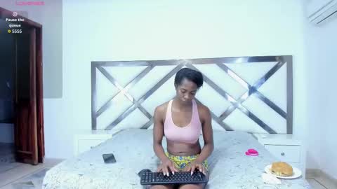 S H A N E L L E   online show from November 10, 2025, 1:10 pm