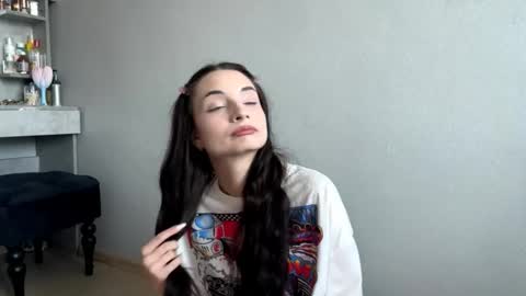 Emily online show from November 12, 2025, 4:13 am