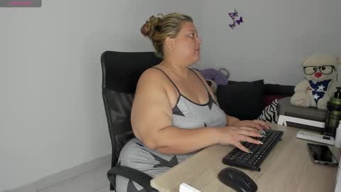 Snapshot of shannonbbw chatting on December 17, 2024, 10:22 pm SHANNONBBW online show from December 17, 2024, 10:22 pm