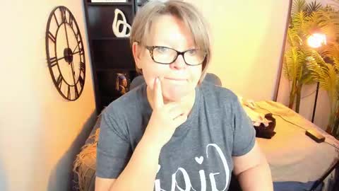 Snapshot of shannonshine chatting on April 30, 2026, 8:20 am Shannon online show from April 30, 2026, 8:20 am