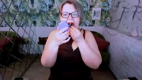 Snapshot of shannonshine chatting on May 1, 2026, 4:06 am Shannon online show from May 1, 2026, 4:06 am