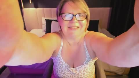 Snapshot of shannonshine chatting on May 20, 2026, 5:02 am Shannon online show from May 20, 2026, 5:02 am