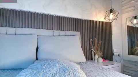 SHANON online show from March 26, 2026, 7:19 pm