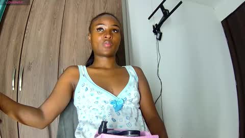 Snapshot of shantall_ebony1 chatting on September 24, 2025, 8:17 am shantall_ebony1 online show from September 24, 2025, 8:17 am