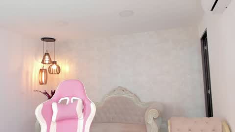 ShantallKnowles online show from March 10, 2025, 11:42 am