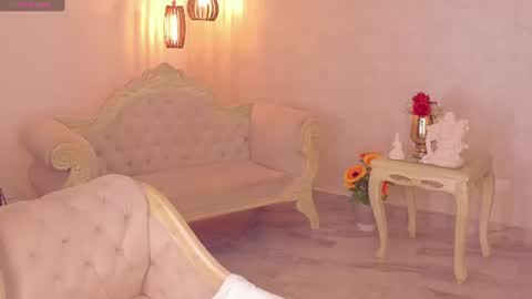 ShantallKnowles online show from July 3, 2026, 2:23 pm
