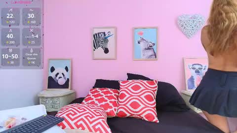  Shantall online show from March 4, 2025, 8:27 pm