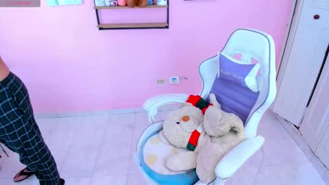 shantals online show from November 8, 2025, 1:28 am