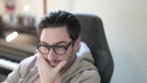 frenchy boy online show from December 22, 2025, 8:11 am