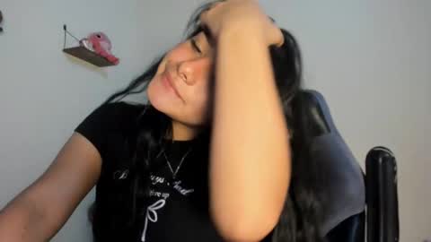 Snapshot of shara_jones chatting on November 2, 2025, 4:37 am Sara online show from November 2, 2025, 4:37 am