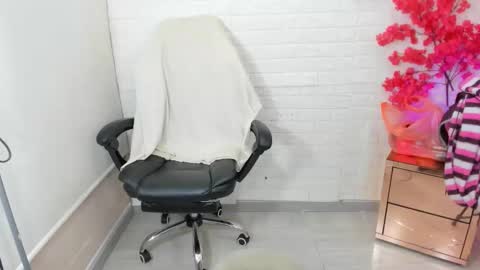 Shara Oz online show from March 8, 2026, 2:37 am