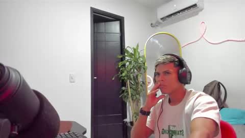 shark_boy21 online show from January 18, 2026, 12:58 am