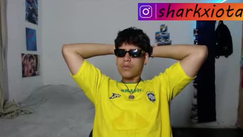 Snapshot of sharky_g chatting on November 19, 2025, 4:56 am Frqnko online show from November 19, 2025, 4:56 am