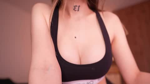 Sharlin  online show from April 16, 2026, 12:55 am