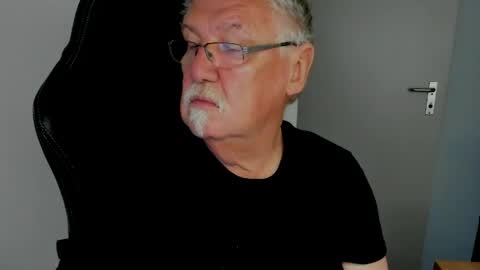 sharlots_pet online show from May 4, 2026, 8:32 am