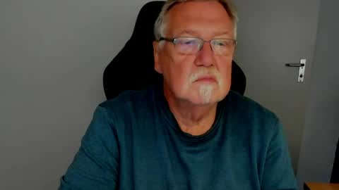 sharlots_pet online show from May 6, 2026, 9:14 am