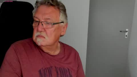 sharlots_pet online show from June 1, 2026, 3:14 pm