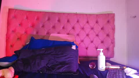 Snapshot of sharlott_kiss chatting on December 31, 2024, 3:20 pm Sharlott online show from December 31, 2024, 3:20 pm