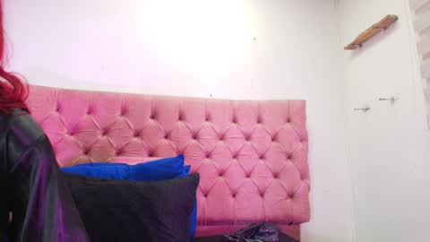 Snapshot of sharlott_kiss chatting on January 6, 2025, 12:02 pm Sharlott online show from January 6, 2025, 12:02 pm