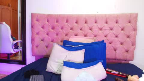 Snapshot of sharlott_kiss chatting on January 9, 2025, 6:04 pm Sharlott online show from January 9, 2025, 6:04 pm