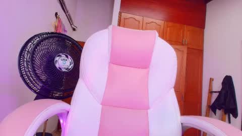 Snapshot of sharlott_kiss chatting on March 4, 2025, 11:51 am Sharlott online show from March 4, 2025, 11:51 am