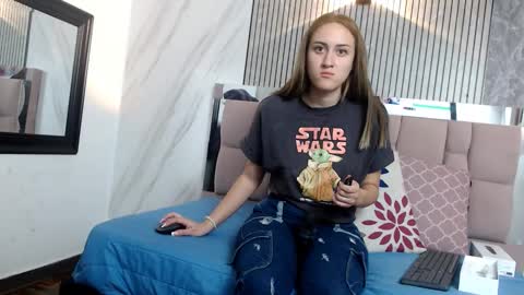 Snapshot of sharlotte__jones chatting on December 21, 2025, 11:28 am Sara online show from December 21, 2025, 11:28 am