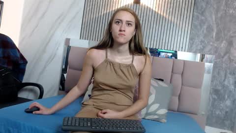 Snapshot of sharlotte__jones chatting on January 11, 2026, 12:43 pm Sara online show from January 11, 2026, 12:43 pm