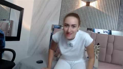 Snapshot of sharlotte__jones chatting on January 14, 2026, 12:22 pm Sara online show from January 14, 2026, 12:22 pm