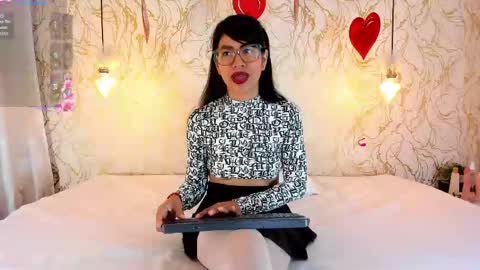 sharon_leather online show from May 18, 2026, 12:11 pm