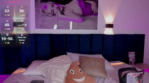 SharonLovee  online show from April 9, 2026, 10:15 pm