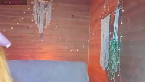 Shantall online show from April 25, 2026, 10:18 pm