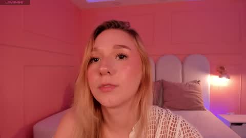 Snapshot of shatall_rouge chatting on May 31, 2026, 11:39 pm Shantall online show from May 31, 2026, 11:39 pm
