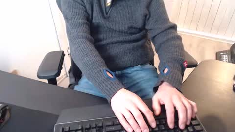 shavedromeo online show from December 13, 2024, 1:55 pm