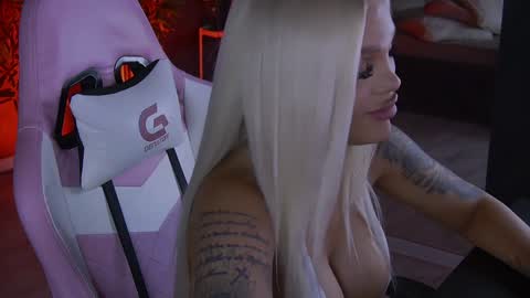 Snapshot of shayblonde chatting on January 9, 2025, 12:57 am shayblonde online show from January 9, 2025, 12:57 am