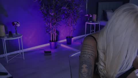 Snapshot of shayblonde chatting on January 30, 2025, 11:55 pm shayblonde online show from January 30, 2025, 11:55 pm
