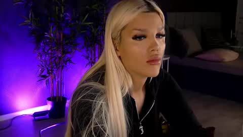 Snapshot of shayblonde chatting on February 28, 2025, 9:01 pm shayblonde online show from February 28, 2025, 9:01 pm