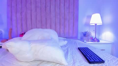 Snapshot of shayladavis chatting on March 1, 2025, 1:00 am Shayla Davis online 240 pm - 1000 pm online show from March 1, 2025, 1:00 am
