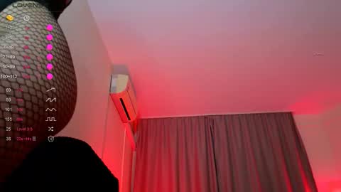 Snapshot of shayloren chatting on October 21, 2025, 3:18 am Shay online show from October 21, 2025, 3:18 am