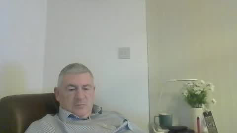 Snapshot of she52 chatting on December 10, 2024, 4:06 pm she52 online show from December 10, 2024, 4:06 pm