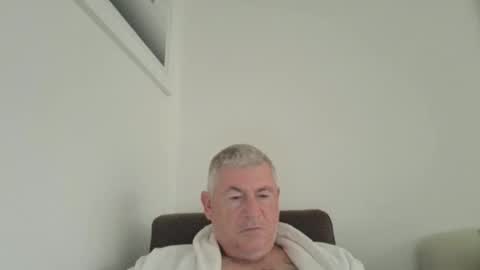 Snapshot of she52 chatting on October 29, 2025, 7:43 am she52 online show from October 29, 2025, 7:43 am