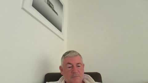 Snapshot of she52 chatting on November 7, 2025, 10:37 am she52 online show from November 7, 2025, 10:37 am