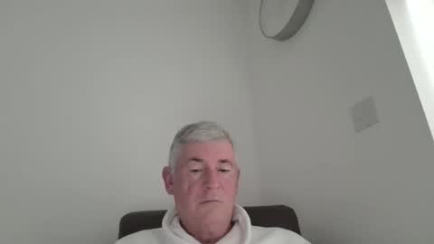 she52 online show from April 18, 2026, 6:45 pm