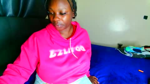 Snapshot of shee13 chatting on October 20, 2025, 4:35 am shee13 online show from October 20, 2025, 4:35 am