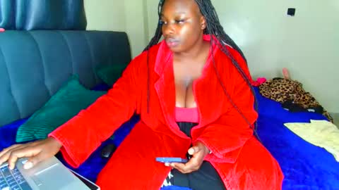 Snapshot of shee13 chatting on October 26, 2025, 10:25 pm shee13 online show from October 26, 2025, 10:25 pm