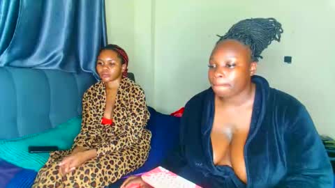 Snapshot of shee13 chatting on November 1, 2025, 8:33 pm shee13 online show from November 1, 2025, 8:33 pm